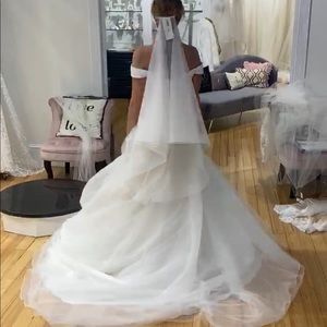 WEDDING VEIL, never worn! Two tier Fingertip length Mesh Tulle veil